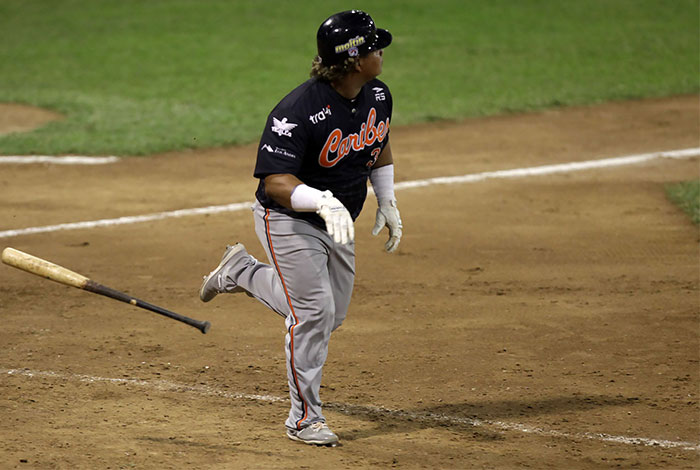 El Venezolano Willians Astudillo ahora está jugando en el beisbol Japo